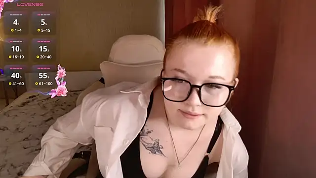 Snapshot of NayaValen chatting on July 10, 2026, 5:18 am NayaValen online show from July 10, 2026, 5:18 am
