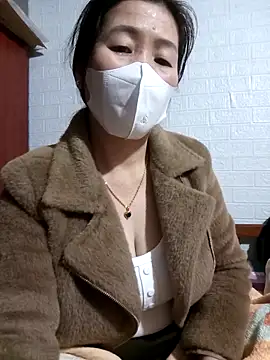 tabby-cat11 online show from November 30, 2025, 6:19 pm