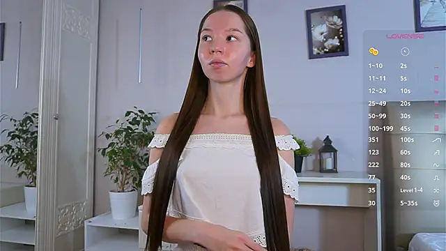 MayaHjelm online show from November 27, 2025, 5:41 am