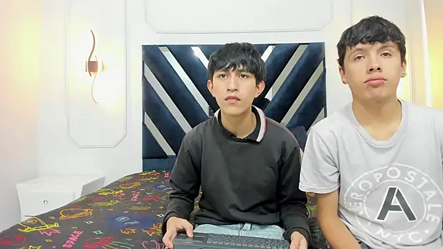 hoot booys  online show from November 20, 2025, 7:58 pm