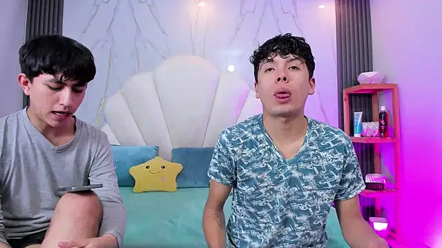 hoot booys  online show from April 7, 2026, 8:32 pm