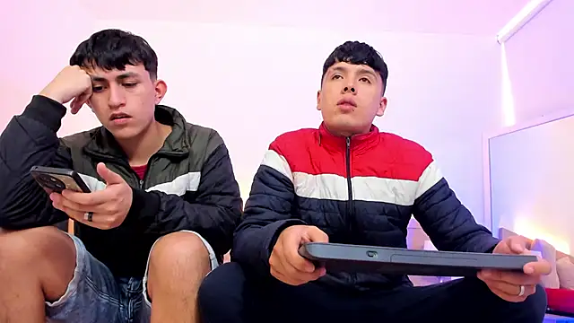 hoot booys  online show from February 17, 2026, 8:06 pm