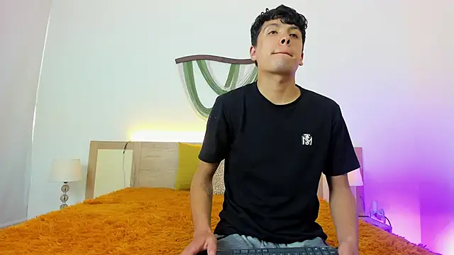 hoot booys  online show from April 4, 2026, 9:21 pm