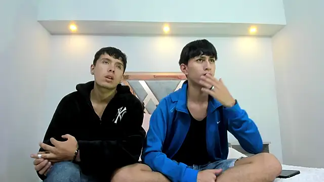 hoot booys  online show from October 20, 2025, 8:20 pm