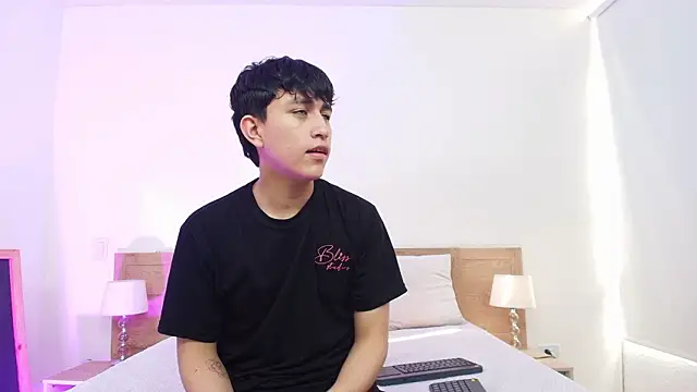 hoot booys  online show from March 23, 2026, 8:41 pm