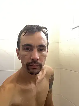 leozin01 online show from April 18, 2026, 2:41 pm