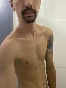 leozin01 online show from March 26, 2026, 11:24 pm