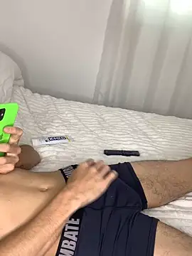 Snapshot of leozin01 chatting on December 2, 2025, 6:31 pm leozin01 online show from December 2, 2025, 6:31 pm