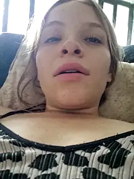 bambiluly online show from November 11, 2025, 8:14 pm