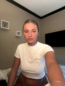 Snapshot of LaceyMilliexoxo chatting on October 20, 2025, 9:43 am LaceyMilliexoxo online show from October 20, 2025, 9:43 am