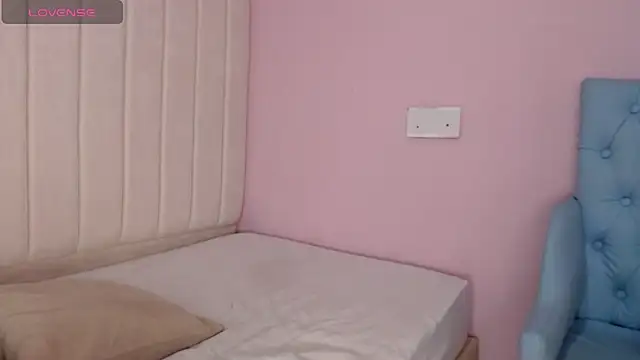 miel alisha online show from November 30, 2025, 1:12 pm