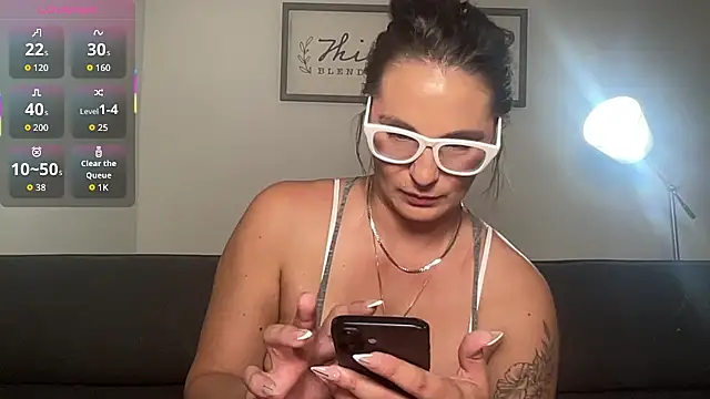 Mandyrheaa online show from November 25, 2025, 2:23 am