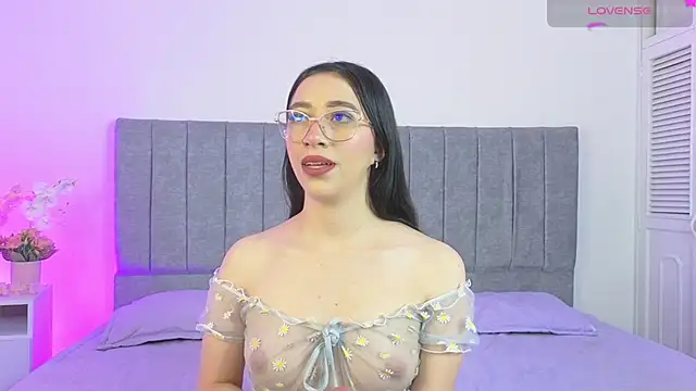 GabbieHill online show from October 27, 2025, 7:37 pm