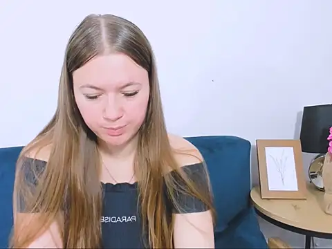 LeaNaughty online show from December 5, 2025, 10:25 am