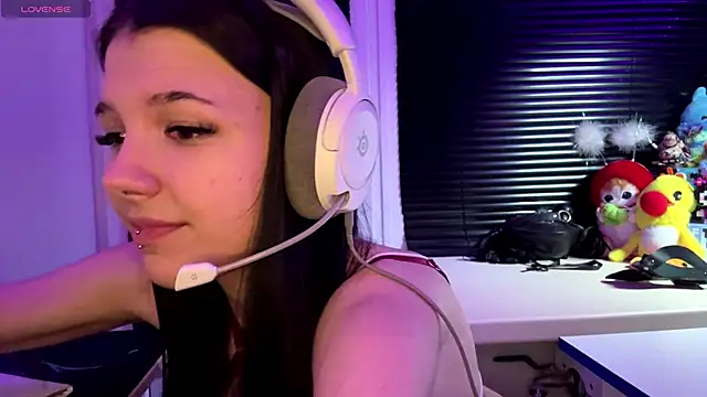 HanaMantanaDell online show from December 3, 2025, 3:11 pm