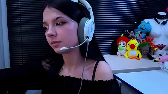 HanaMantanaDell online show from October 18, 2025, 1:02 pm