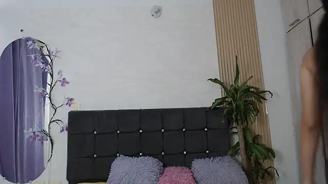 sharon ivanna12 online show from November 5, 2025, 7:17 pm