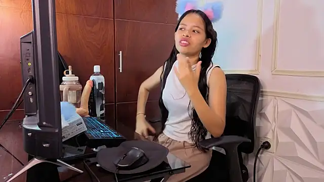 sharon ivanna12 online show from April 17, 2026, 8:00 pm