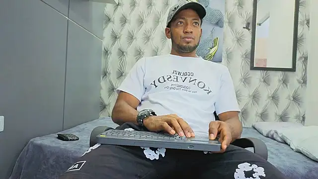 Snapshot of Stevenbrand chatting on November 1, 2025, 7:30 pm Stevenbrand online show from November 1, 2025, 7:30 pm