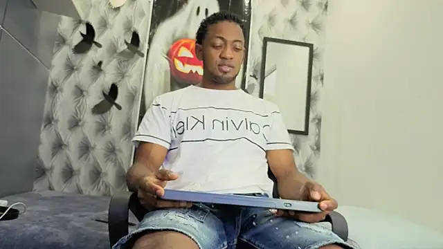 Snapshot of Stevenbrand chatting on October 24, 2025, 7:02 pm Stevenbrand online show from October 24, 2025, 7:02 pm