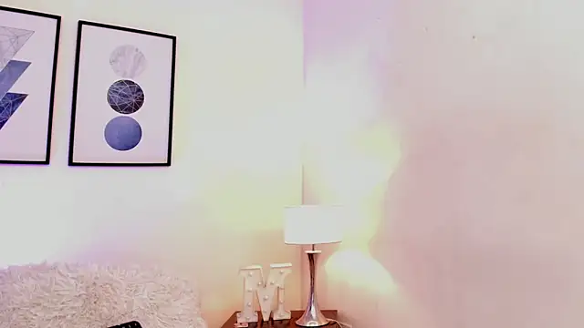 Snapshot of Amelia_Brixton chatting on May 12, 2026, 5:04 am Amelia Brixton online show from May 12, 2026, 5:04 am