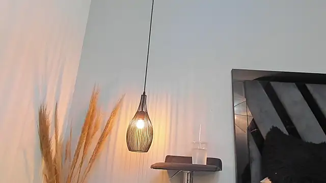 Amelia Brixton online show from February 17, 2026, 5:16 am