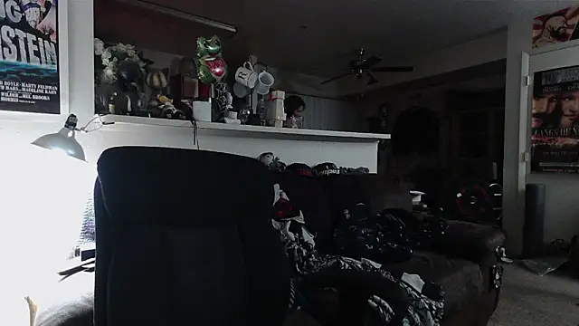 biggerisbetter12 online show from March 3, 2026, 11:28 am