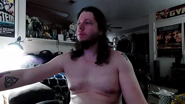 biggerisbetter12 online show from November 19, 2025, 10:10 pm