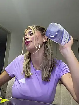 Snapshot of _Alicee_1 chatting on October 31, 2025, 1:02 am Alicee 1 online show from October 31, 2025, 1:02 am