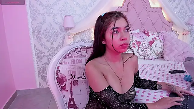 GabrielaSuarez online show from November 2, 2025, 12:43 pm