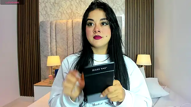 Snapshot of goddessfeetxx chatting on October 17, 2025, 8:43 pm goddessfeetxx online show from October 17, 2025, 8:43 pm