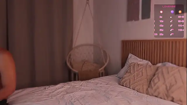 Little Emma 11 online show from February 16, 2026, 12:37 pm