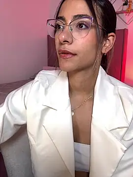 Snapshot of elegant__rouse chatting on May 28, 2026, 9:54 pm elegant rouse online show from May 28, 2026, 9:54 pm
