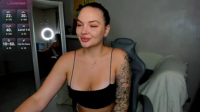 Snapshot of LeyaKale chatting on October 25, 2025, 1:38 am LeyaKale online show from October 25, 2025, 1:38 am