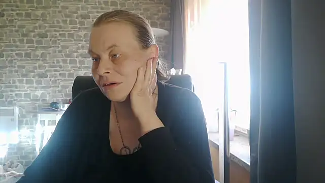 Diamond Bite online show from November 1, 2025, 7:57 am