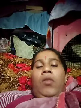 OliveGreen22 online show from November 25, 2025, 1:06 am