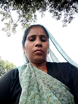 Snapshot of OliveGreen22 chatting on October 21, 2025, 6:02 am OliveGreen22 online show from October 21, 2025, 6:02 am