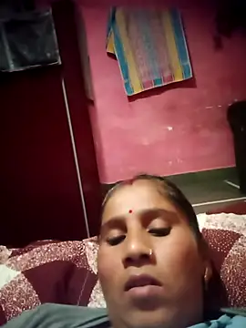 OliveGreen22 online show from November 10, 2025, 9:03 am