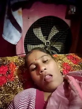 OliveGreen22 online show from November 8, 2025, 5:22 am