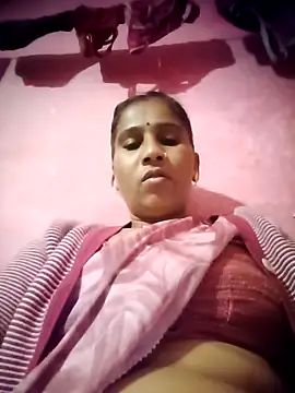 OliveGreen22 online show from November 9, 2025, 1:31 am