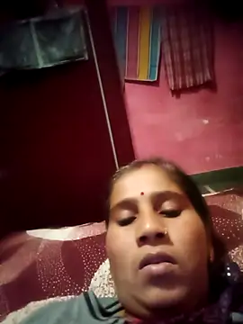 OliveGreen22 online show from November 21, 2025, 1:37 am