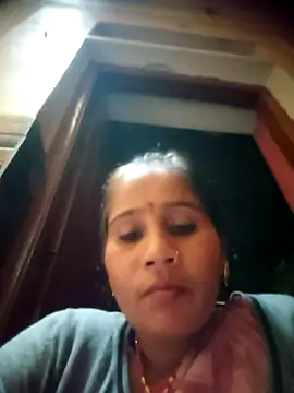 OliveGreen22 online show from November 18, 2025, 8:28 am