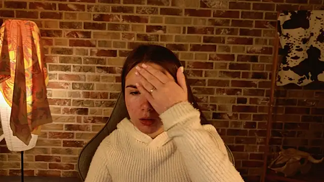 May Bloom online show from December 2, 2025, 5:09 am