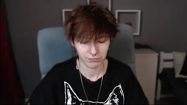 guitarandangell online show from November 18, 2025, 3:43 am