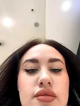 KiraSunshine online show from October 22, 2025, 4:01 am