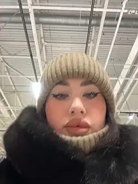 KiraSunshine online show from December 1, 2025, 4:02 am