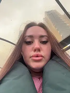 KiraSunshine online show from April 13, 2026, 5:22 am