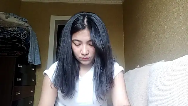 Snapshot of LinneaHyles chatting on November 3, 2025, 4:07 am LinneaHyles online show from November 3, 2025, 4:07 am