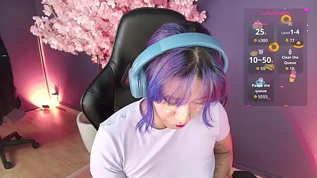 Snapshot of LuanEter chatting on December 17, 2025, 3:50 pm LuanEter online show from December 17, 2025, 3:50 pm