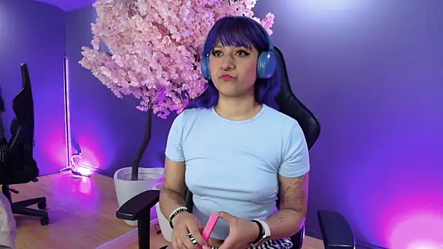 Snapshot of LuanEter chatting on November 28, 2025, 12:49 pm LuanEter online show from November 28, 2025, 12:49 pm